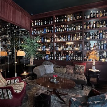 Ciccio Mio - Entryway and waiting area - Italian Near Me - Chicago, Illinois