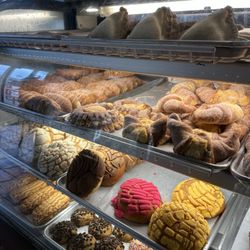 La Plaza Bakery - Fresh bread
