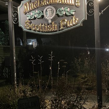 MacLaomainn's Scottish Pub - The Streetside greeting - Pubs Near Me - Chester, Vermont
