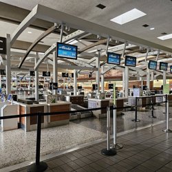 Alaska Airlines - Ticketing area... no one is there at 3pm