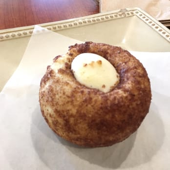 Kakaako Cafe - Cinnamon sugar bagel puff - Coffee & Tea Near Me - Honolulu, Hawaii