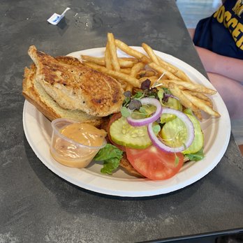 Patio 03907 - Chicken sandwich - Seafood Near Me - Ogunquit, Maine