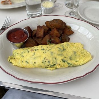 Le Diplomate - Gruyère omelet - Brasseries Near Me - Washington, DC, District of Columbia