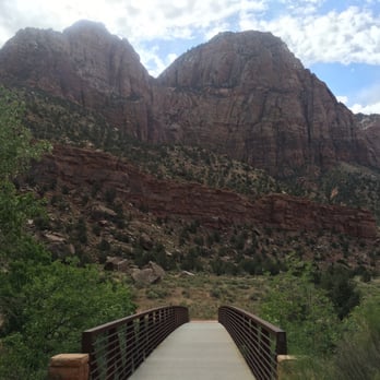 Riverside Walk - Hiking Near Me