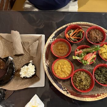 Gursha Ethiopian Restaurant - Gorgeous and flavorful chicken stew and veggie combo - Ethiopian Near Me - Aurora, Colorado