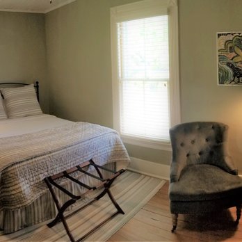 Rosemary House Bed & Breakfast - Holly Room - Hotels Near Me - Pittsboro, North Carolina Rosemary House Bed & Breakfast - Holly Room - Hotels Near Me - Pittsboro, North Carolina