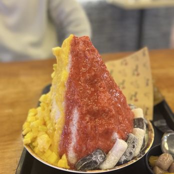 Meet Fresh - Strawberry Milk Shaved Ice / 草莓牛 奶冰 - Desserts Near Me - West Covina, California