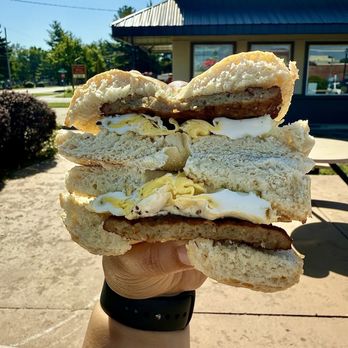 Daily Grind & Slice - Sausage & Egg Bagel - Coffee & Tea Near Me - Hamilton, Ohio