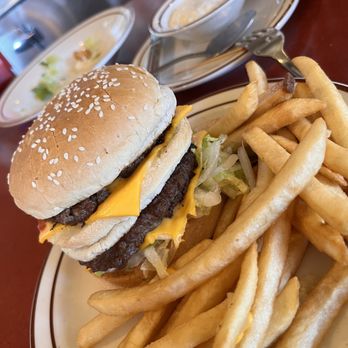 Bob’s Big Boy - Supper be g boy 10/10 - American Near Me - Burbank, California