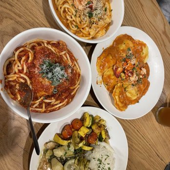 Roma Table - Seafood  Bucatini & Meatballs Lobster & Shrimp Ravioli Bucatini & Meatballs Lemon Chicken Scallopini - Italian Near Me - Sevierville, Tennessee