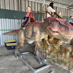 Jurassic Empire - Dinosaur rides!