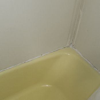 Economy Motel - Mold and mildew growing in the shower - Hotels Near Me - Somers Point, New Jersey