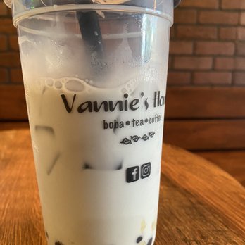 Vannie’s House - Brown Sugar Butterfly Pea Iced Lava Milk (Large) - Bubble Tea Near Me - Aurora, Illinois Vannie’s House - Brown Sugar Butterfly Pea Iced Lava Milk (Large) - Bubble Tea Near Me - Aurora, Illinois