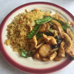Q's Garden - Chicken with garlic sauce lunch special