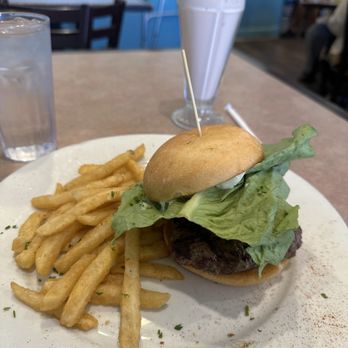 RUSSELL’S MARINA GRILL - Updated March 2025 - 707 Photos & 415 Reviews
