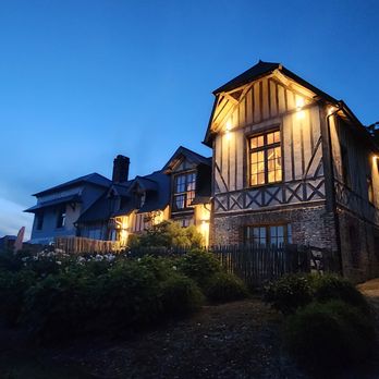 Auberge de la Source - View of one of the buidlings - Hotels Near Me - Barneville, 14