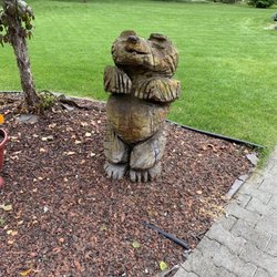 Peters Creek Inn - He welcomes you to the Inn