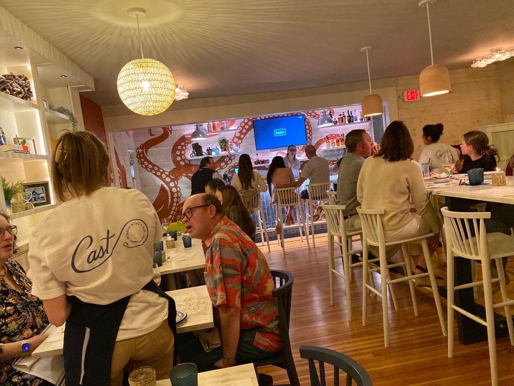 Cast Seaside Bites & Bar