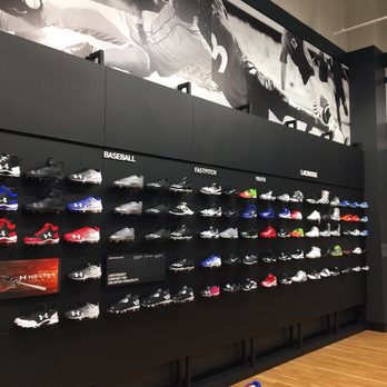 DICK'S Sporting Goods - Shoes - Sports Wear Near Me - Sunnyvale, California