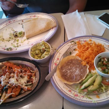 El Huarache - Chicken fajitas and a quesadilla! - Mexican Near Me - Holland, Michigan