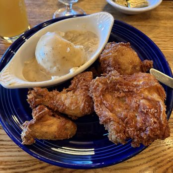 Molly Butler Lodge - Fried chicken with mashed potatoes - Hotels Near Me - Greer, Arizona