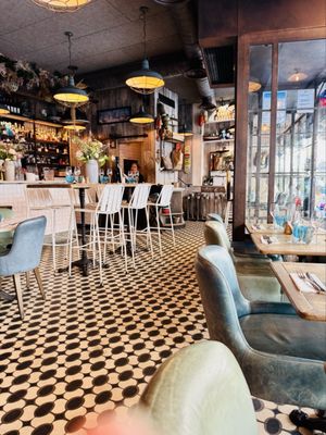 Huguette, Bistro de la mer by null