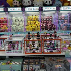 Pobe Claw - Claw machines with such cute plushies!!