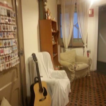 Primavera Hostel - Hostels Near Me - Barcelona, B Primavera Hostel - Hostels Near Me - Barcelona, B