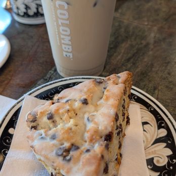 La Colombe Coffee - Pumpkin spice draft latte and a vanilla chip scone - Coffee & Tea Near Me - Philadelphia, Pennsylvania La Colombe Coffee - Pumpkin spice draft latte and a vanilla chip scone - Coffee & Tea Near Me - Philadelphia, Pennsylvania