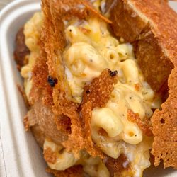 Spice Flow - Mac n cheese stuffed grilled cheese