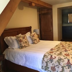 Les Deux Chevres - Standard bedroom on 2nd floor