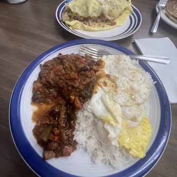 Waipahu Cafe - Chili moco - Diners Near Me - Waipahu, Hawaii