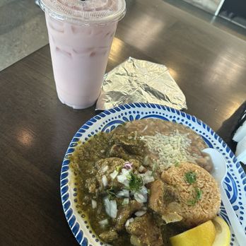 Los Ruizenores - Costilla de res en Salsa Verde and agua de fresa con crema - Mexican Near Me - Sylmar, California Los Ruizenores - Costilla de res en Salsa Verde and agua de fresa con crema - Mexican Near Me - Sylmar, California