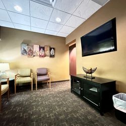 Retina Consultants of Seattle - Waiting Lounge for exam rooms