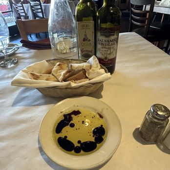 Oliva Trattoria - Very good bread , oil n vinegar - Pizza Near Me - Sherman Oaks, California