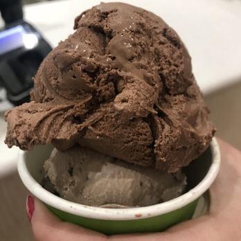 EddieWorld - Huge scoops! Here's a double scoop cup. - Service Stations Near Me - Yermo, California