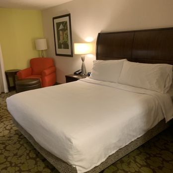 Hilton Garden Inn Redding - Bars Near Me - Redding, California
