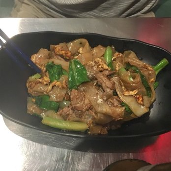 Pochana - Pad see ew - Thai Near Me - Brisbane City, QLD