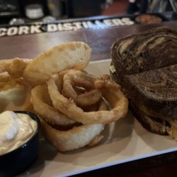 An Poitin Stil - Reuben and onion rings