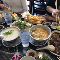 Fish congee, 5 spice beef/tendon, fried donuts, tripe & kidneys, sui gao, wonton noodles. All the staples here! Fish congee, 5 spice beef/tendon, fried donuts, tripe & kidneys, sui gao, wonton noodles. All the staples here!