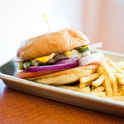 Cafe DeVille - Pesto Provolone Burger