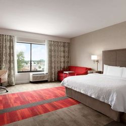 Hampton Inn North Olmsted Cleveland Airport - Guest room