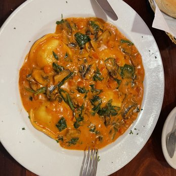 Portobello's Cuisine - Cheese ravioli with porcini mushrooms - Italian Near Me - Montrose, California Portobello's Cuisine - Cheese ravioli with porcini mushrooms - Italian Near Me - Montrose, California