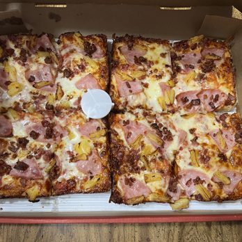 Jet's Pizza - 8 corner pizza - Pizza Near Me - Schaumburg, Illinois