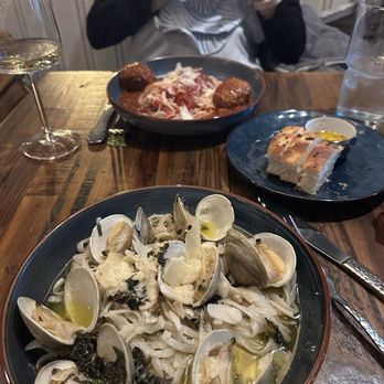 Sotto La Luna - Italian Near Me - Upper Township, New Jersey