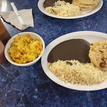 La Chele - Black beans, rice with Pupusa de chicharron con queso and Pupusa de chicharrón, queso y frijoles negros. - Salvadoran Near Me - Lakewood, Washington La Chele - Black beans, rice with Pupusa de chicharron con queso and Pupusa de chicharrón, queso y frijoles negros. - Salvadoran Near Me - Lakewood, Washington
