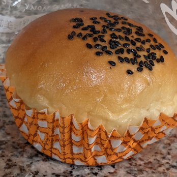 85°C Bakery Cafe-Cerritos - A closer look at the red bean bread - Bakeries Near Me - Cerritos, California 85°C Bakery Cafe-Cerritos - A closer look at the red bean bread - Bakeries Near Me - Cerritos, California