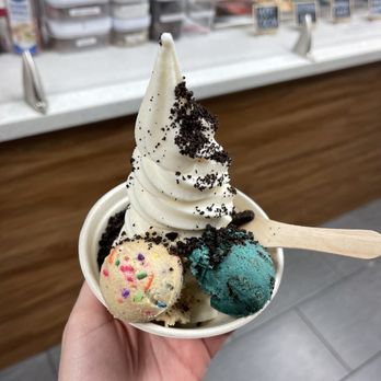 Edible - Cookie dough sundae - $7 - Desserts Near Me - Honolulu, Hawaii Edible - Cookie dough sundae - $7 - Desserts Near Me - Honolulu, Hawaii
