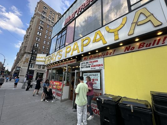 Gray's Papaya by null
