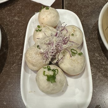 Yang Kee Dumpling - Pan fried pork buns - Dim Sum Near Me - Davis, California Yang Kee Dumpling - Pan fried pork buns - Dim Sum Near Me - Davis, California